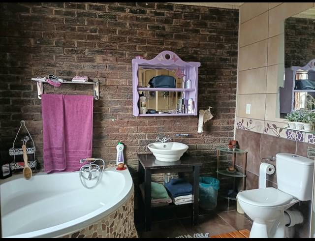 4 BEDROOM HOUSE FOR SALE IN NORKEM PARK